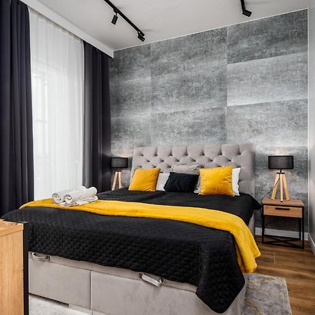Wola Tower Deluxe Separate Bedroom With Free Garage - By Perfect Apart Warsawa Bagian luar foto