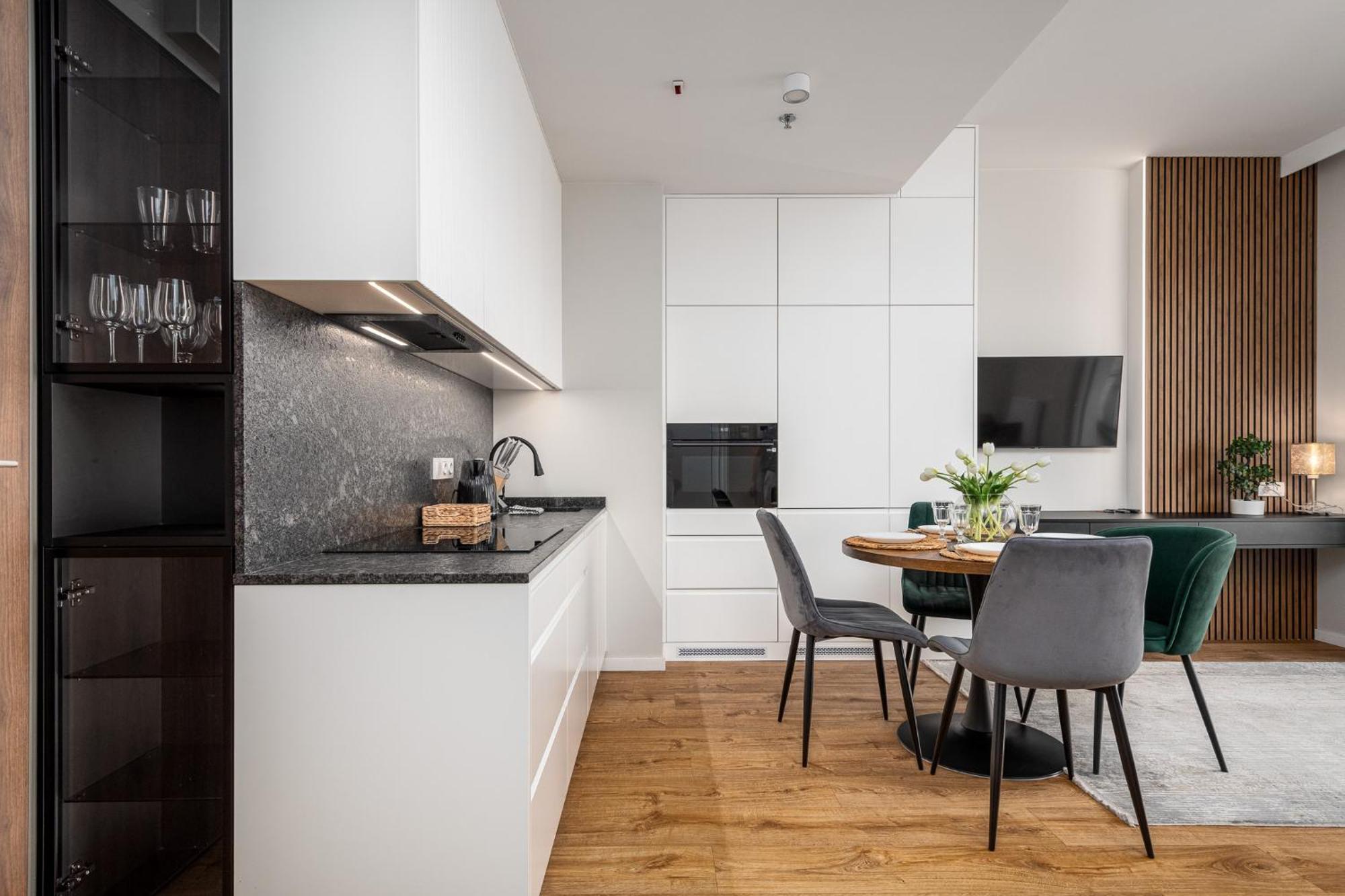 Wola Tower Deluxe Separate Bedroom With Free Garage - By Perfect Apart Warsawa Bagian luar foto