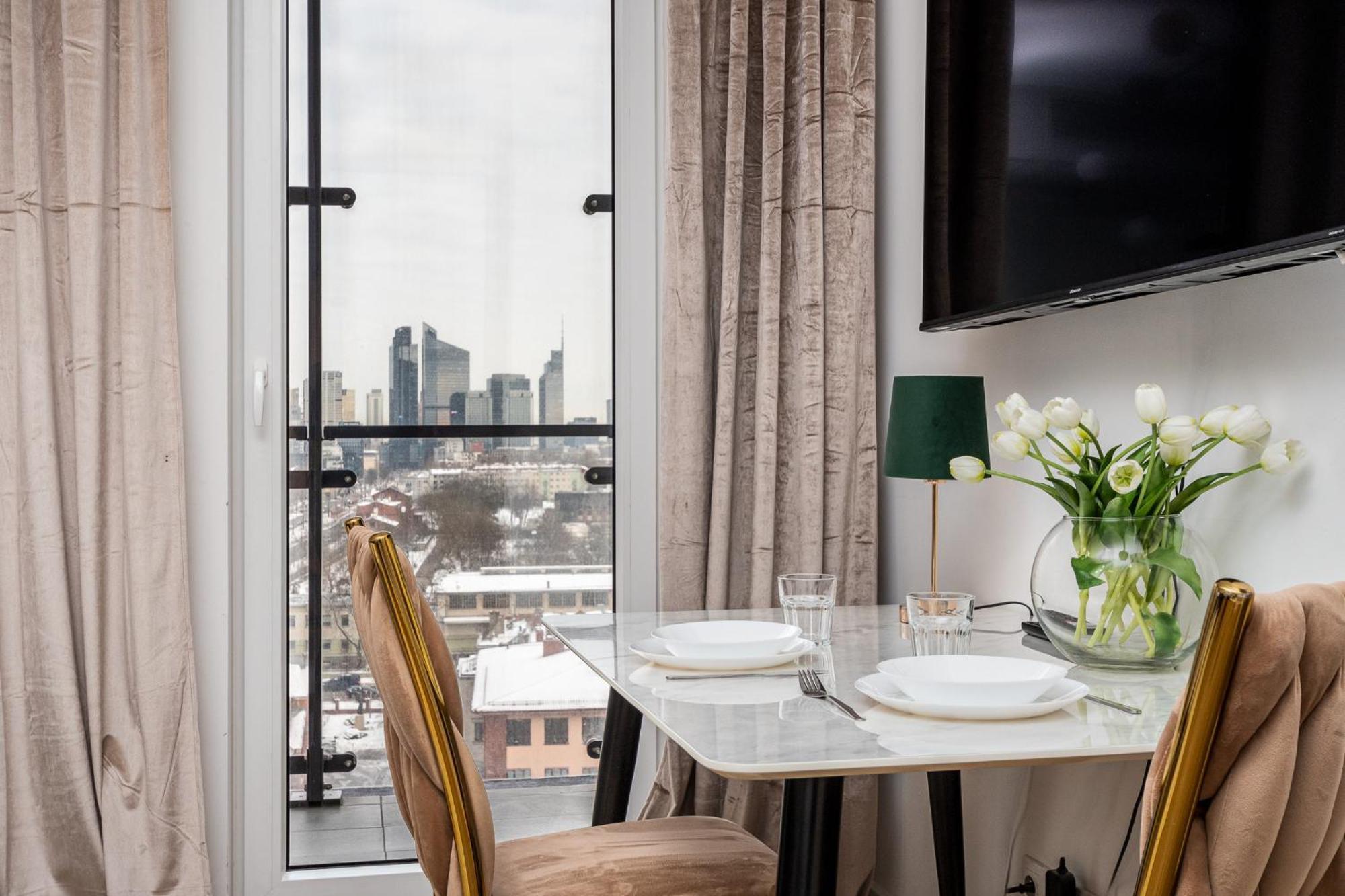 Wola Tower Deluxe Separate Bedroom With Free Garage - By Perfect Apart Warsawa Bagian luar foto